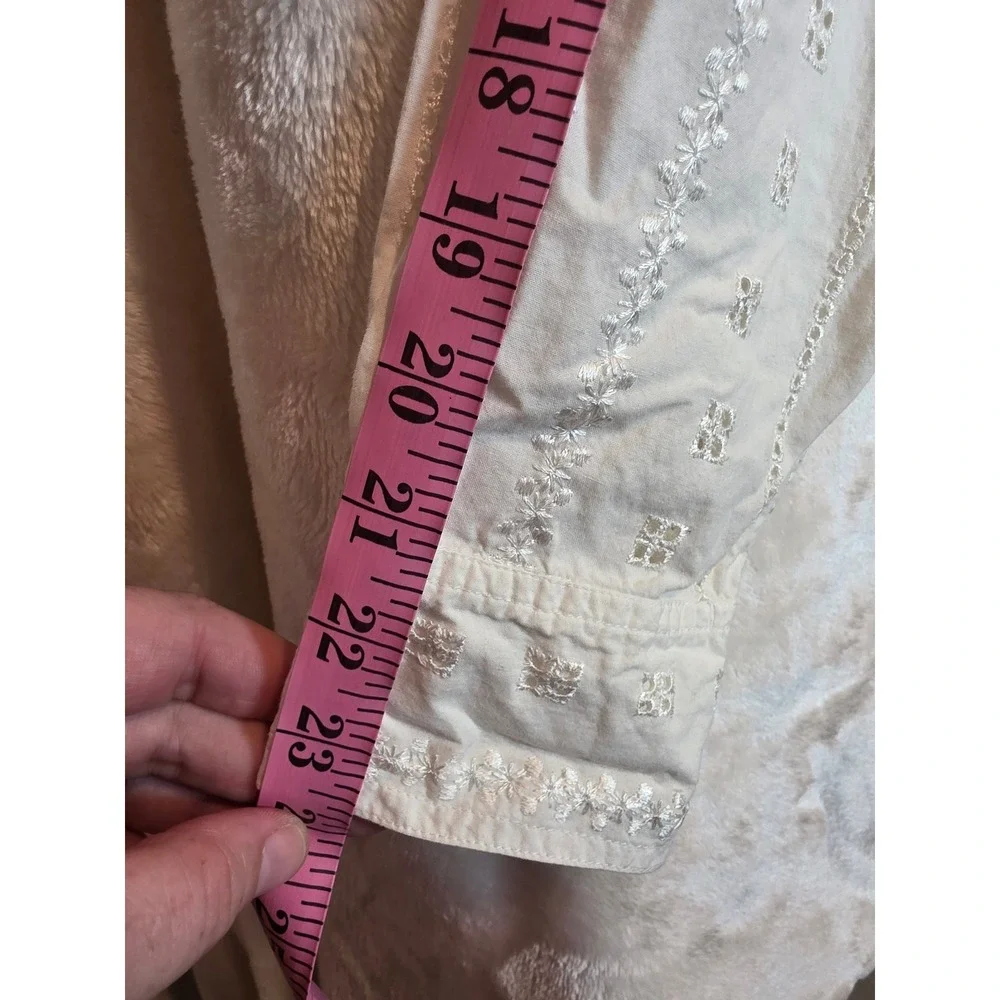 White Stag Women White Eyelet Embroidered Cotton Button Down Shirt‎ Size M 8/10